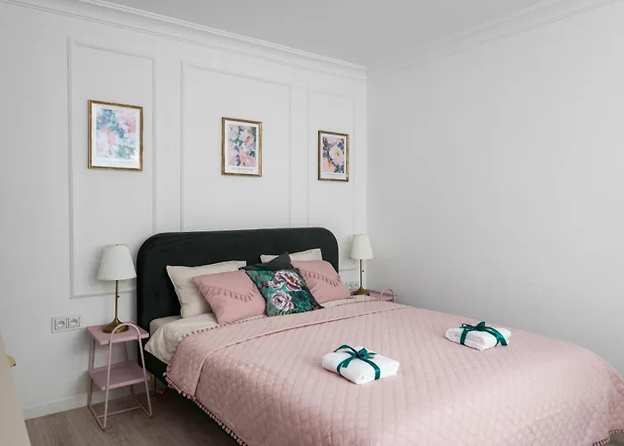 Lovely Downtown Studio At Most Lively Hoza Street, Discover Warsaw On Foot